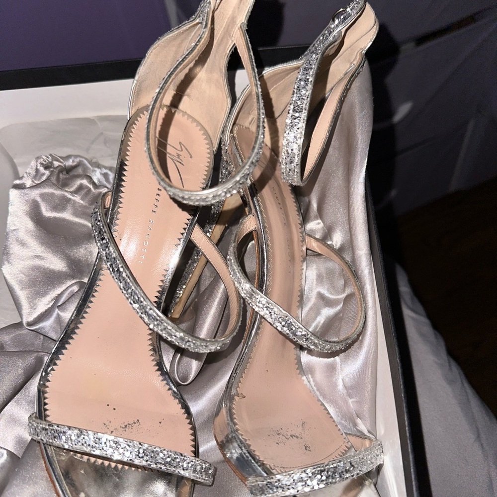 Size 40.5 Giuseppe’s Zanotti heels